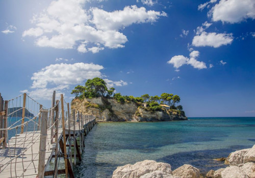 Agios Sostis centrum: de baai, de tavernes en Cameo, reisgids voor dit rustige dorp