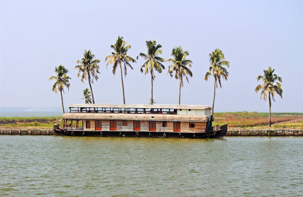 Wat zijn de voordelen van wonen op een woonboot in Nederland?