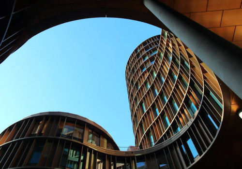Waarom zijn sommige Nederlandse gevels zo smal gebouwd?