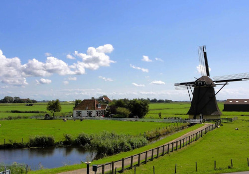 Waarom waaien windmolens eigenlijk tegen de wind in? Uitgelegd